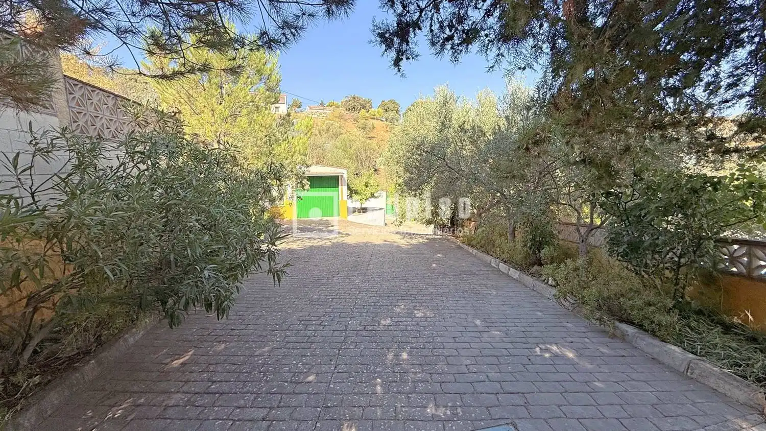 Außenansicht von Haus oder Chalet zum Verkauf in Casabermeja mit Privatgarten, Terrasse und Abstellraum