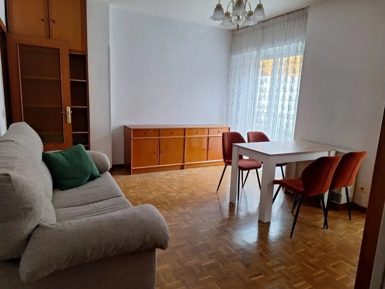 Wohnzimmer von Wohnungen zur Miete in Burgos mit Heizung, Parkett und Terrasse