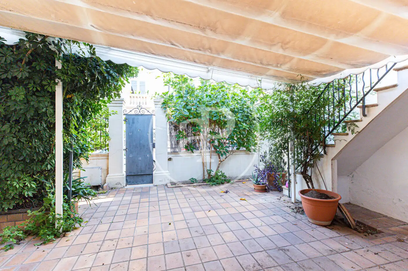 Houses for sale in Carrer de Victorio Luzuriaga, Sant Agustí