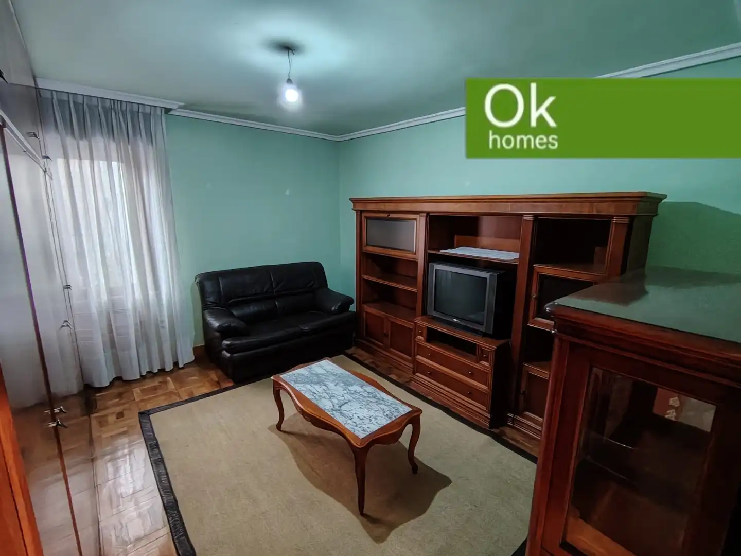 Sala d'estar de Casa adosada en venda en San Martín del Rey Aurelio amb Calefacció, Parquet i Terrassa