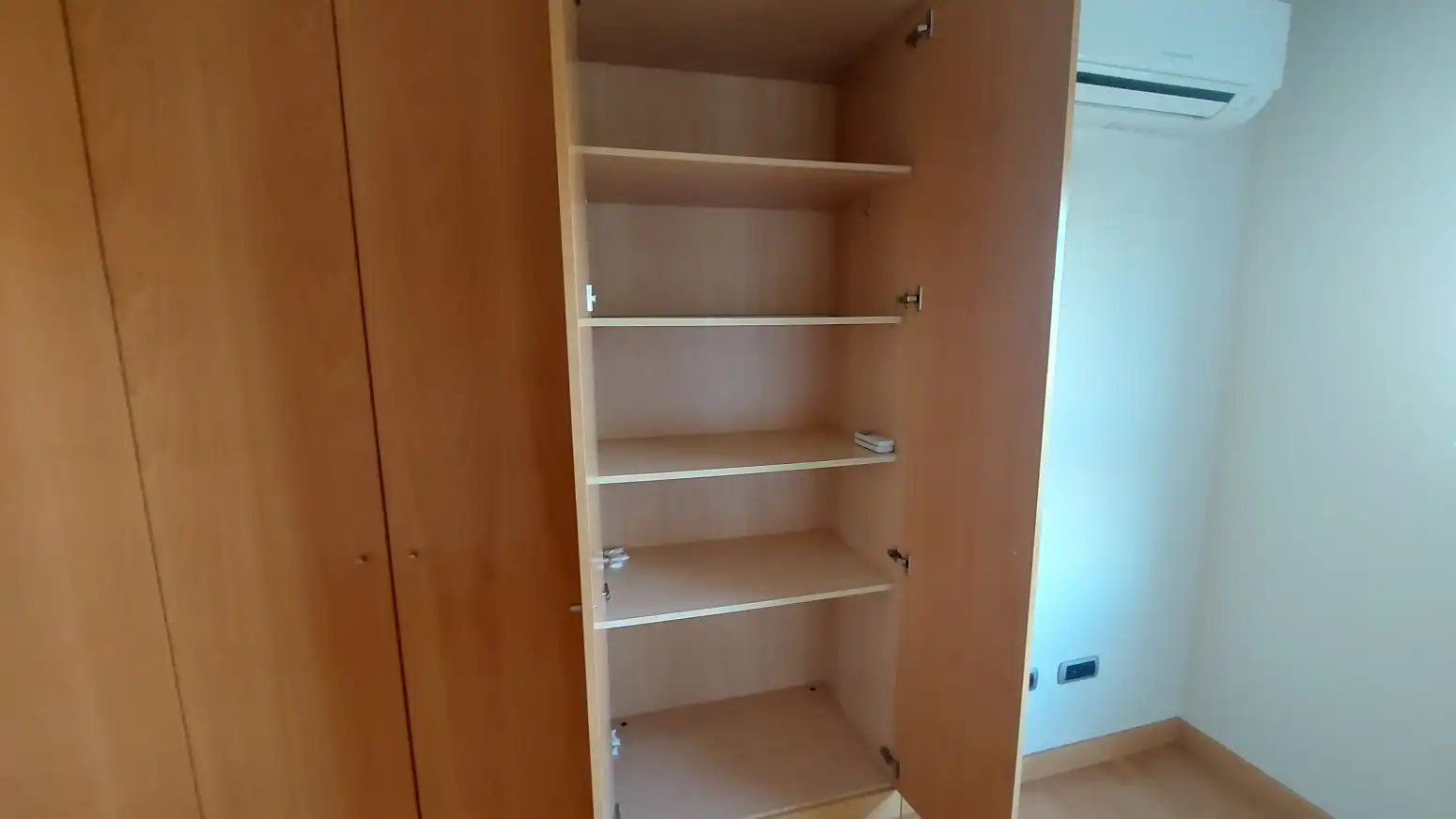Habitación de Piso en venta en  Logroño con Aire acondicionado, Calefacción y Trastero