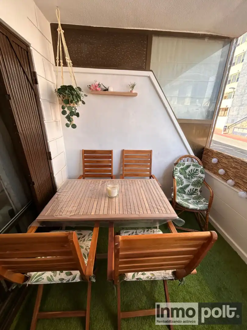 Terrassa de Apartament de lloguer en Torrevieja amb Jardí privat, Moblat i Forn