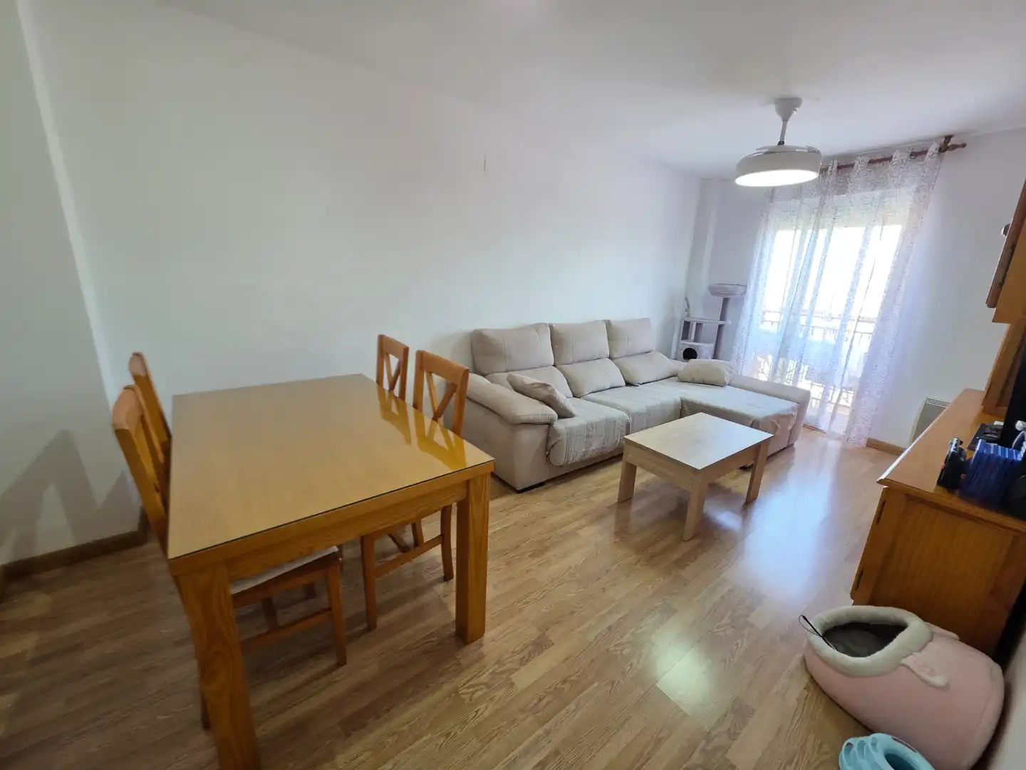 Sala de estar de Piso en venta en La Zubia con Calefacción, Parquet y Amueblado