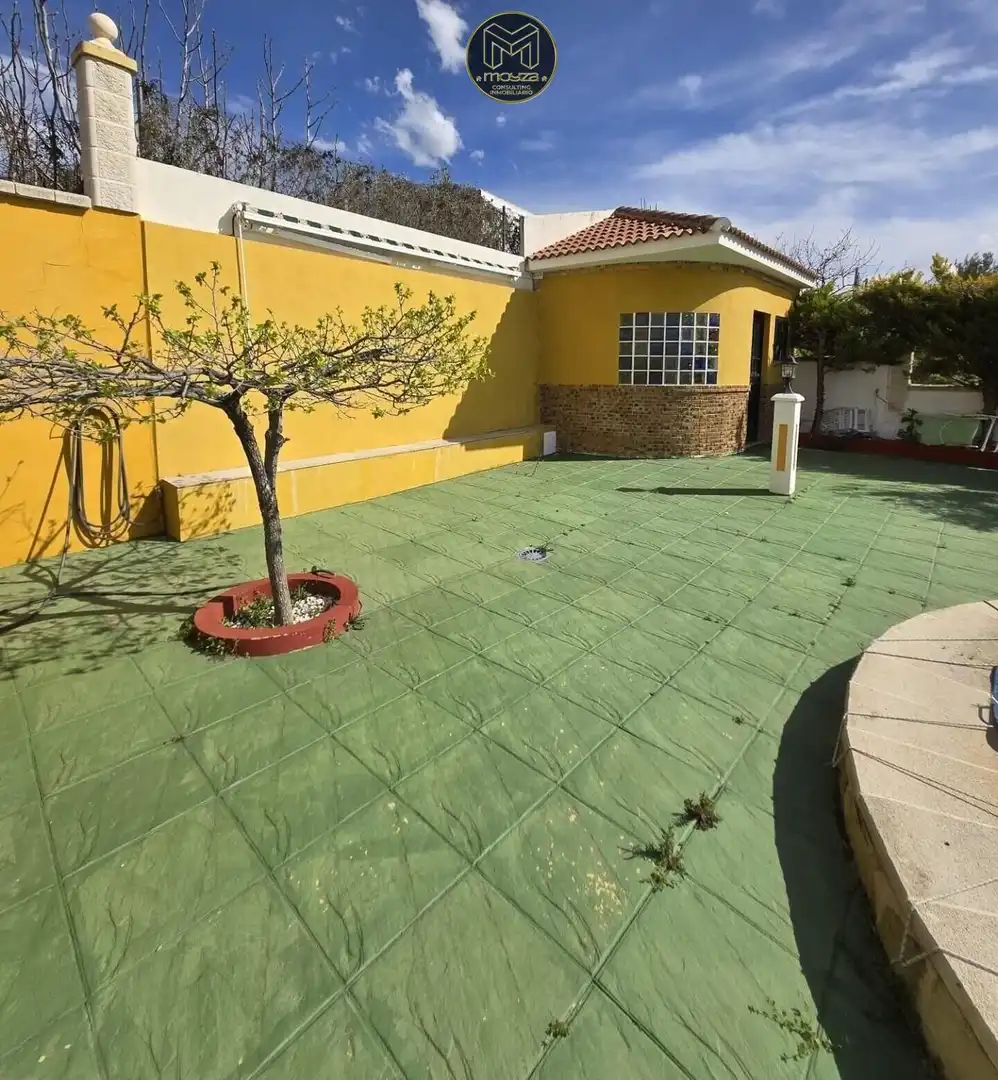 Terrassa de Casa o xalet en venda en Jaén amb Aire condicionat, Traster i Piscina