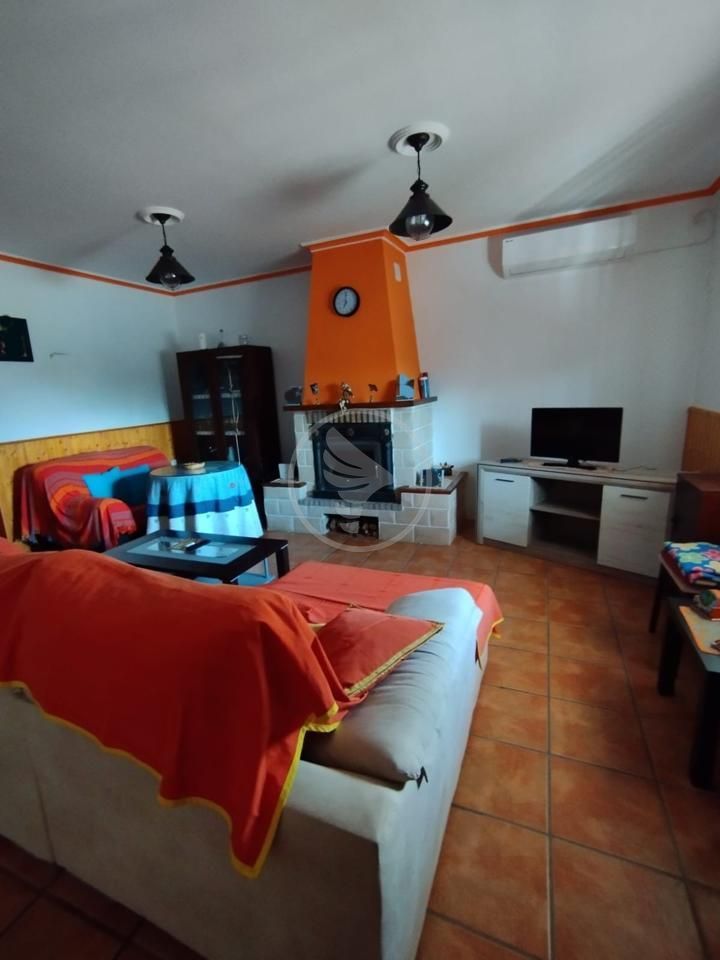 Sala d'estar de Finca rústica en venda en Linares amb Jardí privat i Piscina