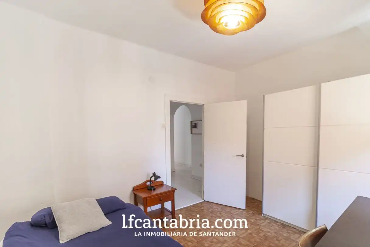 Schlafzimmer von Wohnung zum Verkauf in Santander mit Heizung und Parkett