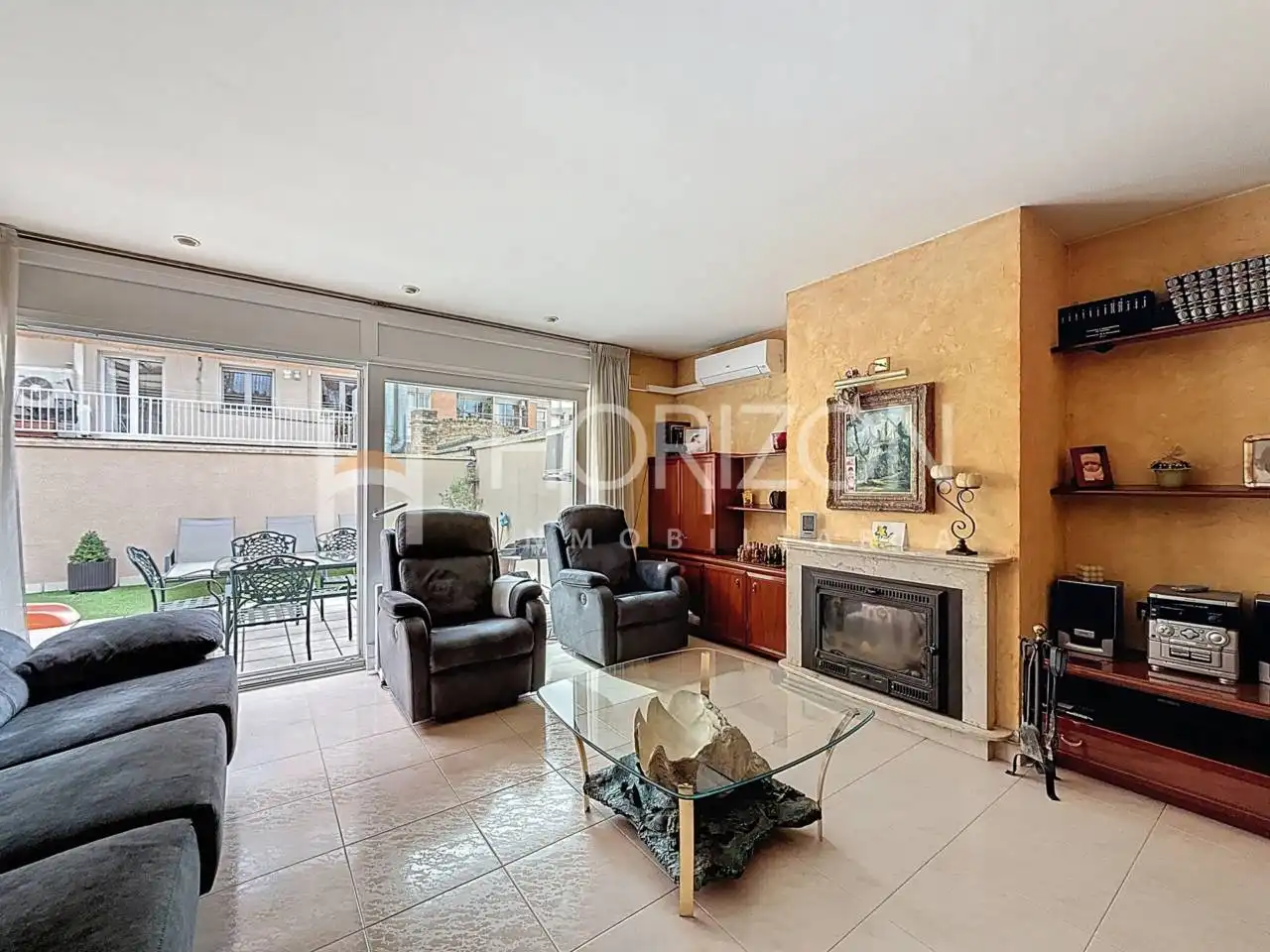 Sala d'estar de Casa adosada en venda en Manresa amb Aire condicionat, Calefacció i Terrassa