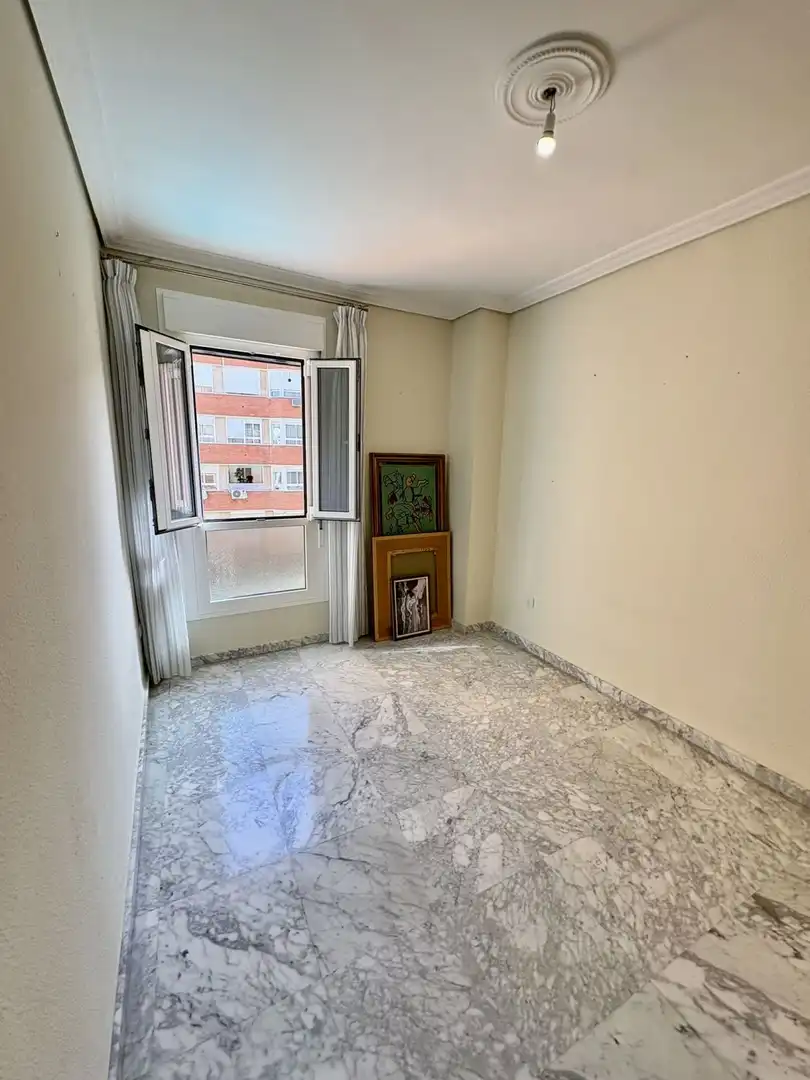 Bedroom of Flat for sale in Sevilla  with Air Conditioner, Heating and Terrace
