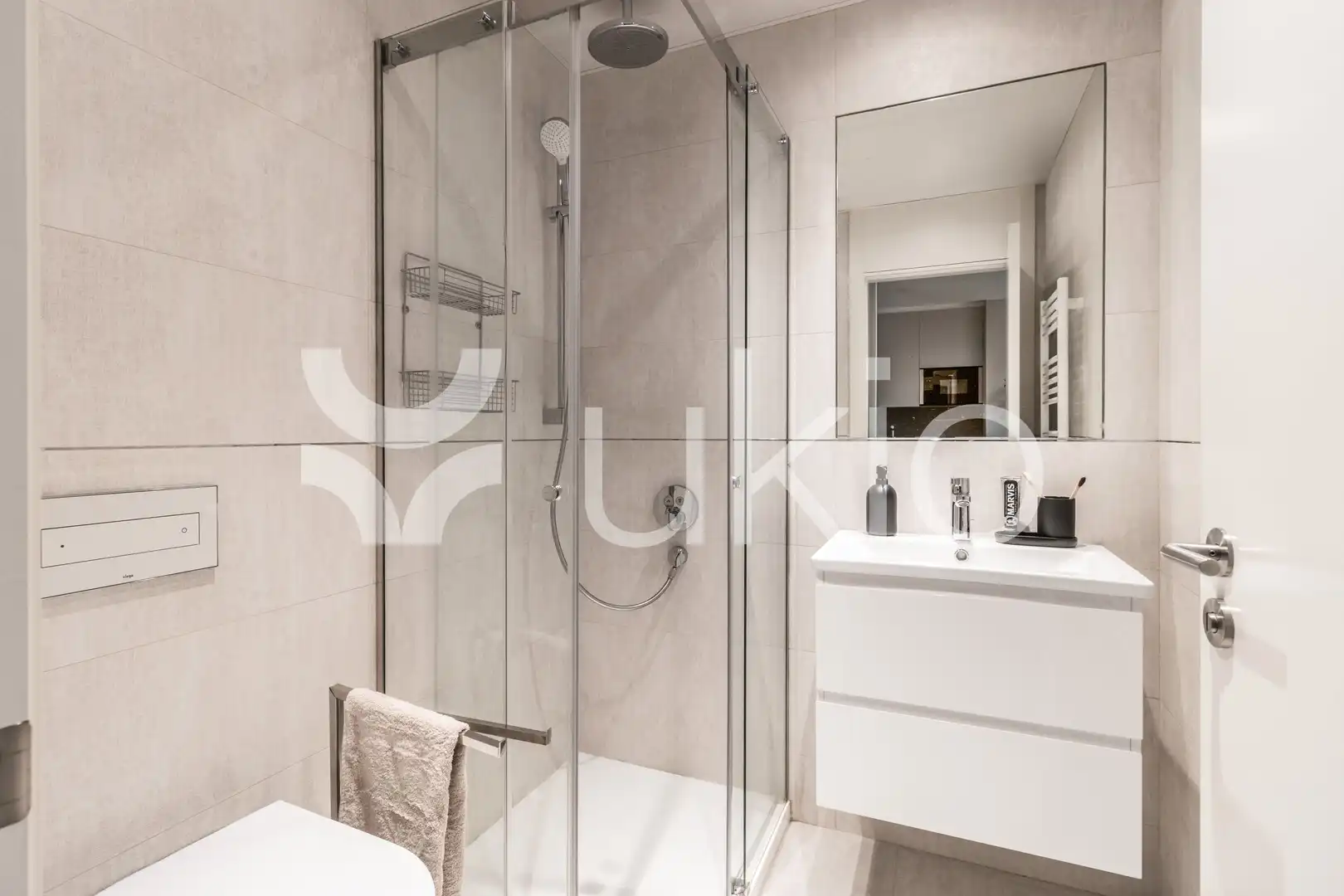 Bathroom of Apartments for rent in Madrid  with Air Conditioner, Heating and Furnished