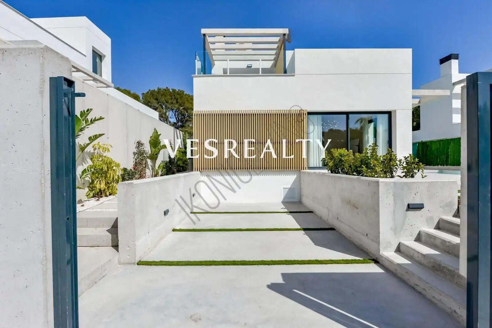 Chalet con piscina en venta en Golf Bahía, imagen 4