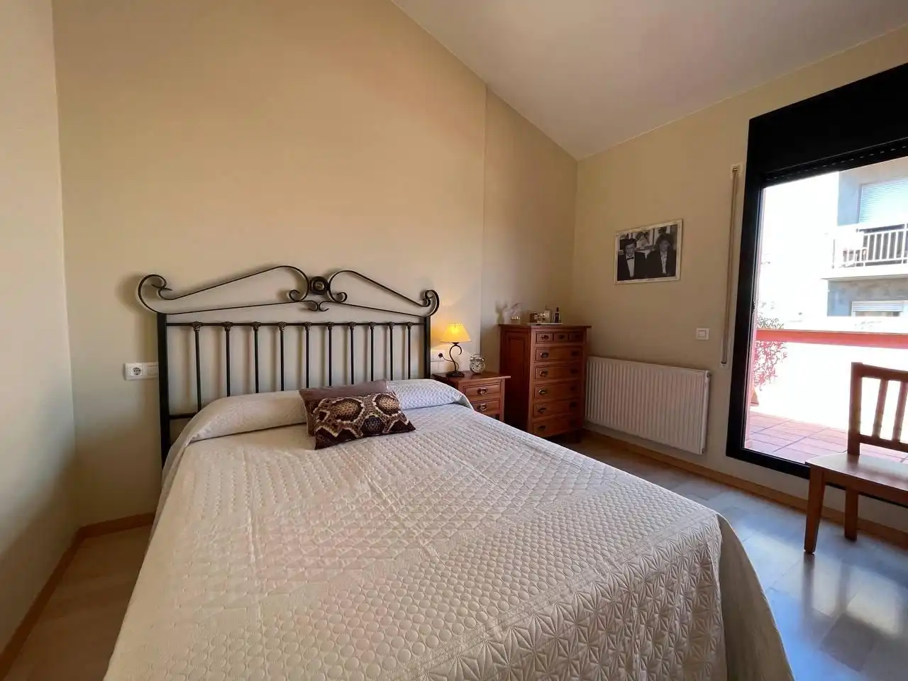 Bedroom of Flat for sale in Figueres