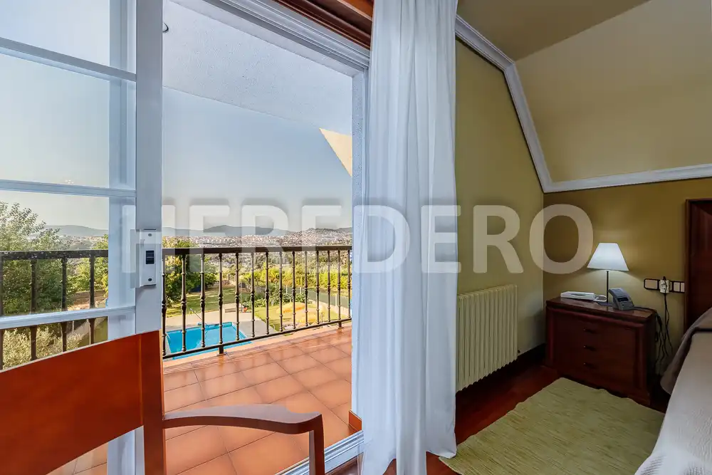 Habitación de Casa o chalet en venta en Vigo  con Calefacción, Jardín privado y Terraza