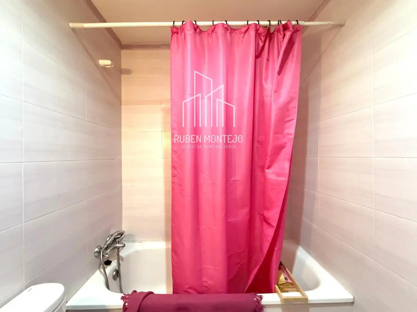 Baño de Piso en venta en Castellanos de Moriscos con Calefacción, Horno y Lavadora