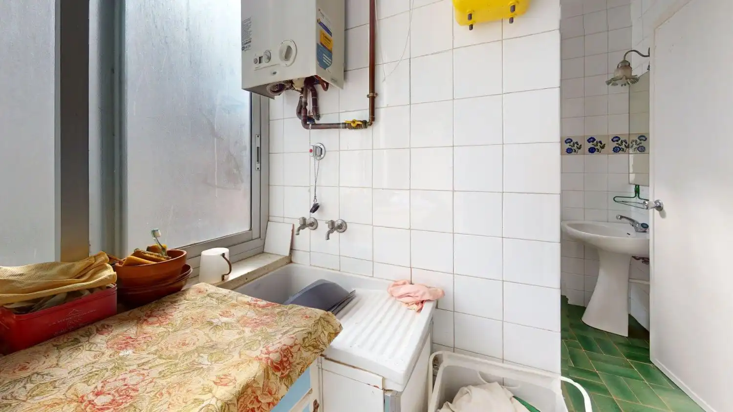 Kitchen of Flat for sale in Sevilla  with Air Conditioner, Terrace and Storage room