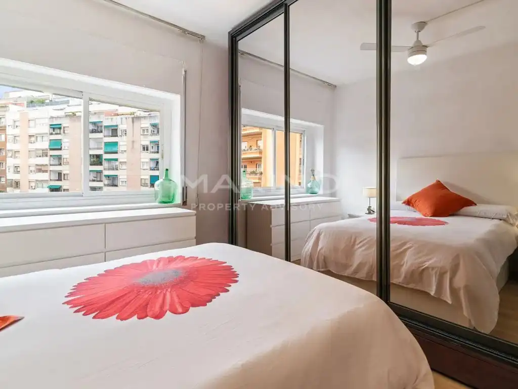 Habitación de Piso en venta en Barcelona con Balcón
