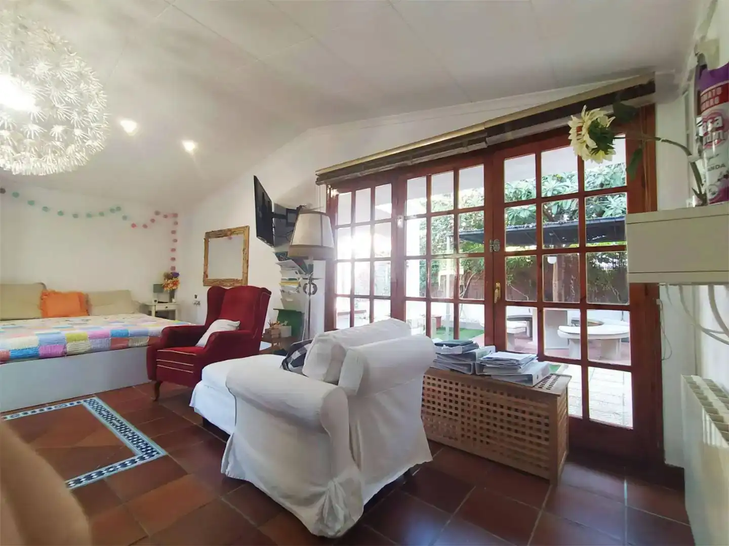 Sala d'estar de Casa adosada en venda en Pacs del Penedès amb Aire condicionat, Jardí privat i Traster