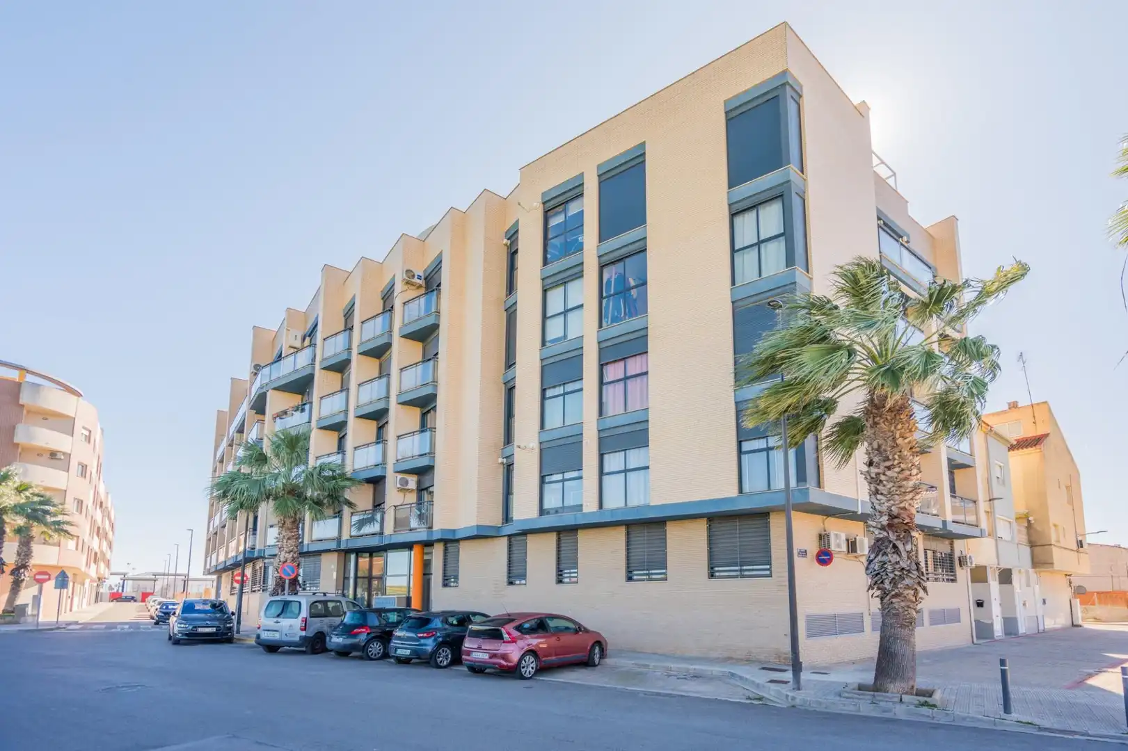 Exterior view of Flat for sale in La Pobla de Vallbona  with Air Conditioner, Heating and Terrace