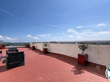Apartament amb piscina en venda a Carrer DE L'ALHAMBRA 47 8 1 47