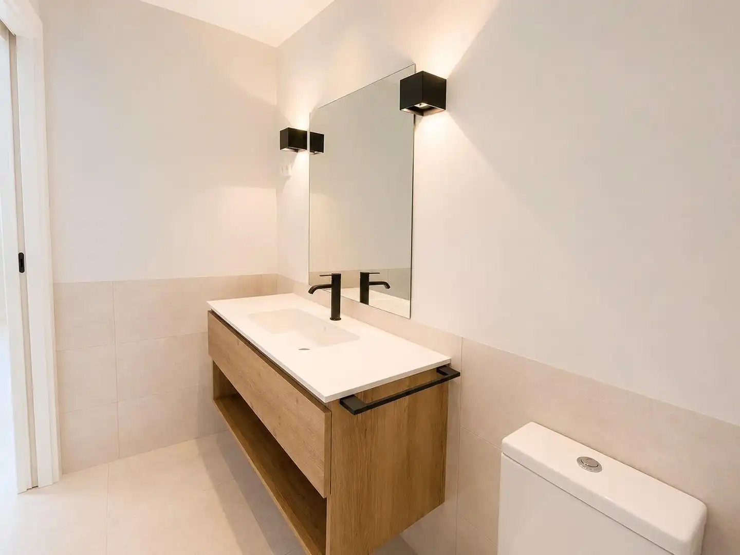 Baño de Dúplex de alquiler en Torrelodones con Aire acondicionado, Calefacción y Balcón