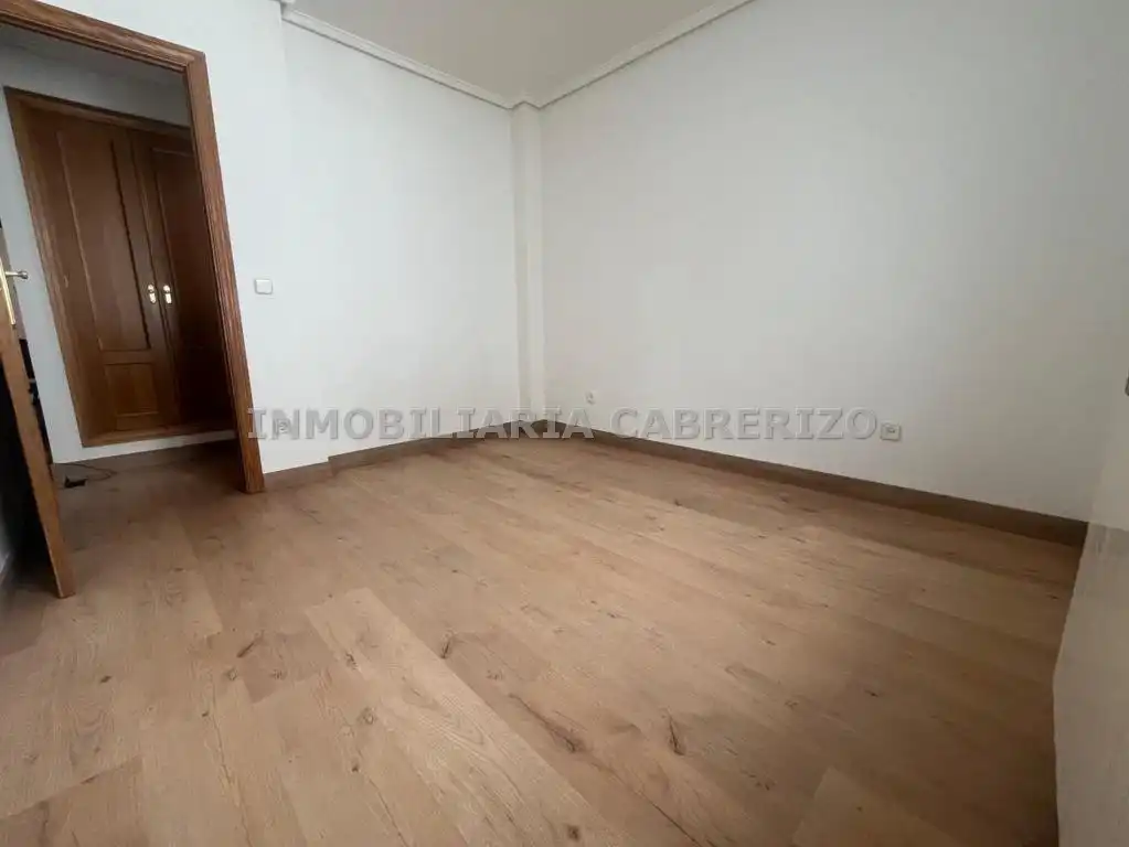 Habitación de Apartamento en venta en  Logroño con Calefacción, Parquet y Terraza