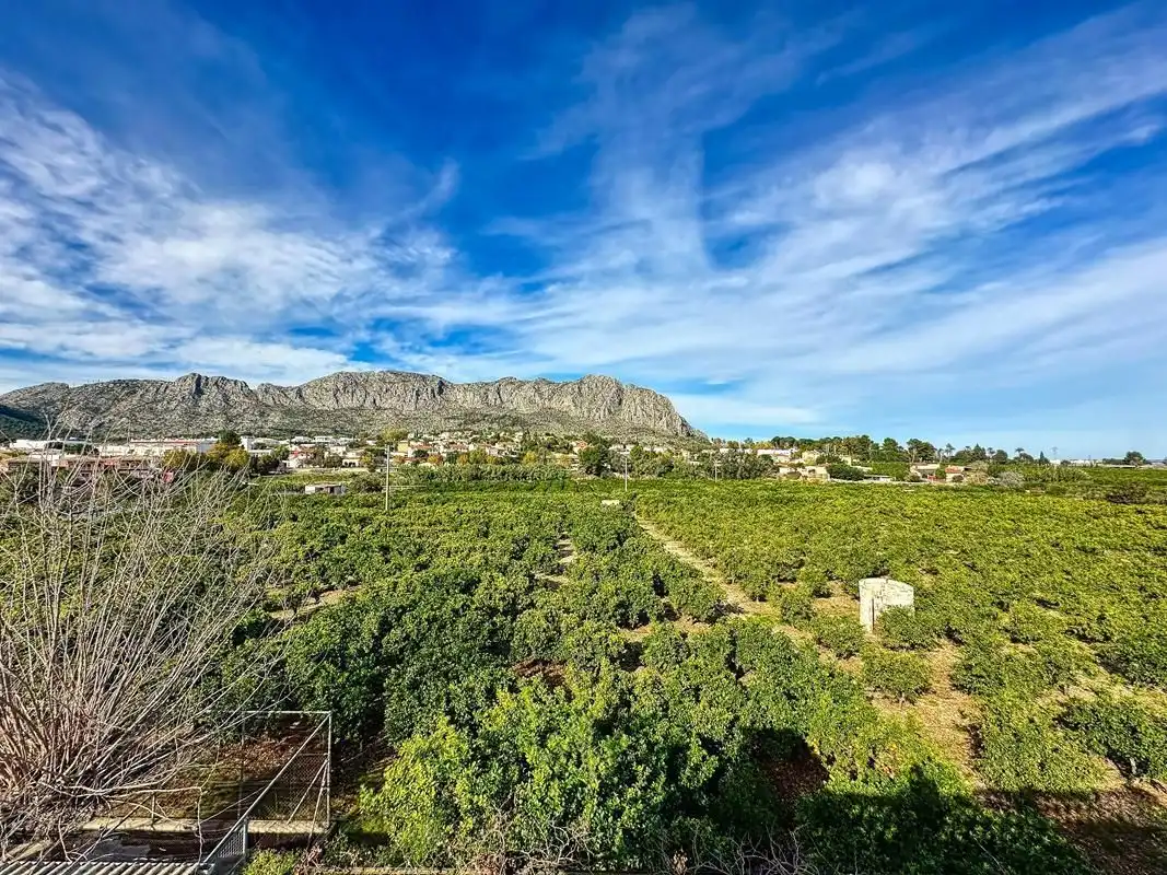 Vista exterior de Casa o xalet en venda en Beniarbeig amb Jardí privat, Terrassa i Traster