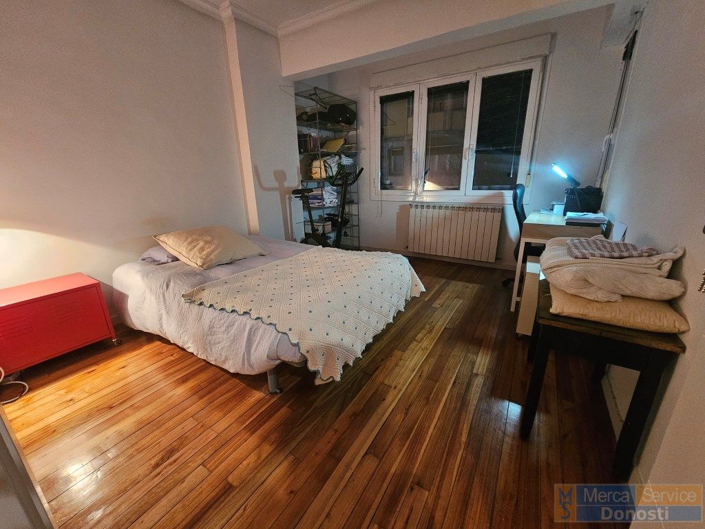 Bedroom of Flat for sale in Irun 