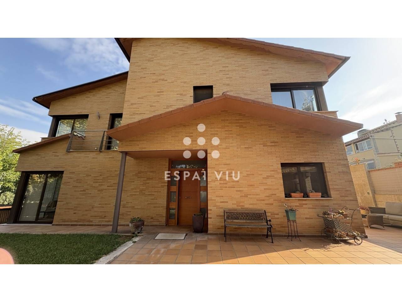 Exterior view of House or chalet for sale in Sant Cugat del Vallès  with Heating, Private garden and Parquet flooring