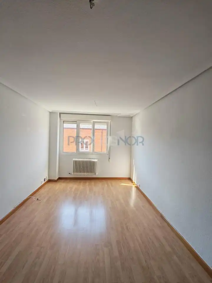 Sala de estar de Apartamento en venta en San Andrés del Rabanedo con Calefacción