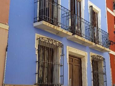 Adossat amb balcó en venda a Calle Mayor Sevilla 3