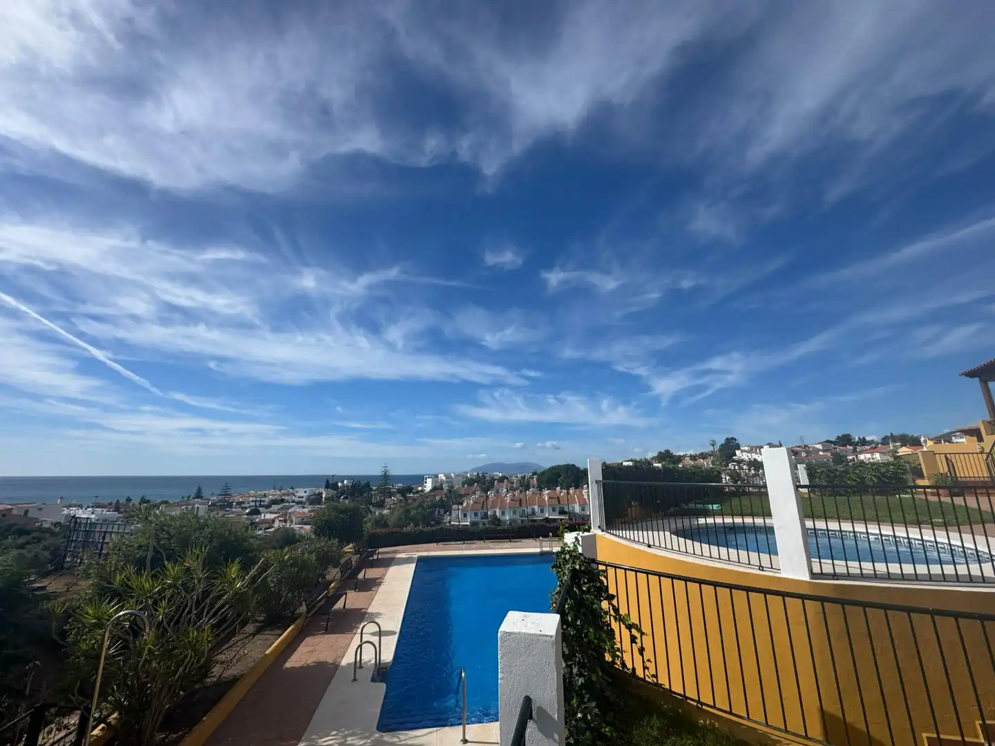 Vista exterior de Casa adosada en venta en Rincón de la Victoria con Aire acondicionado, Calefacción y Jardín privado