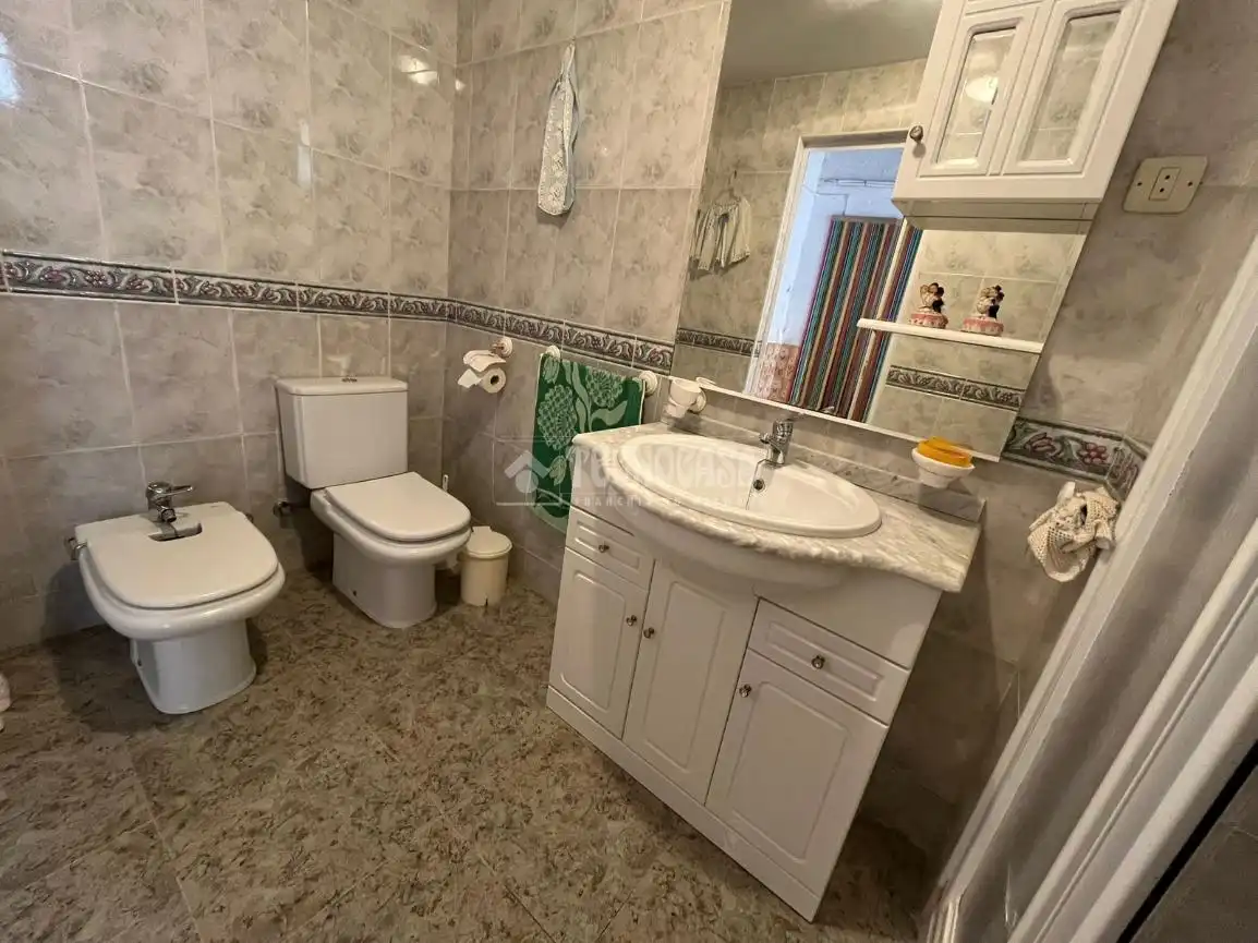 Bany de Casa o xalet en venda en Jabalquinto amb Aire condicionat