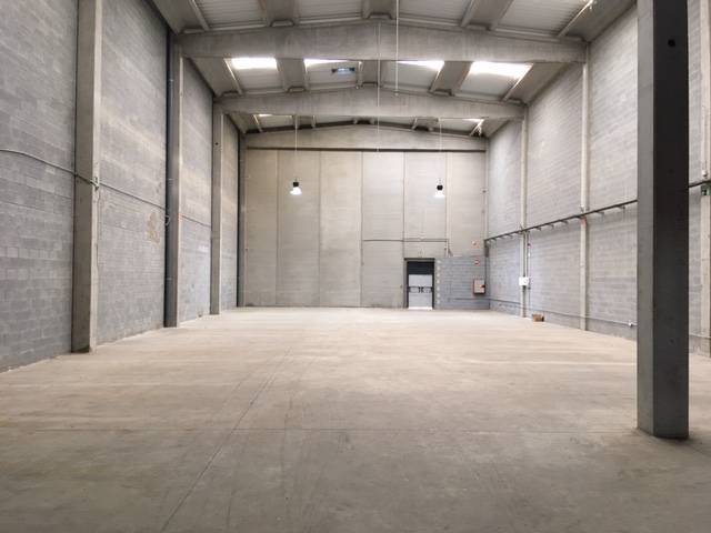 Nave industrial en Alquiler en Barri dels Escriptors