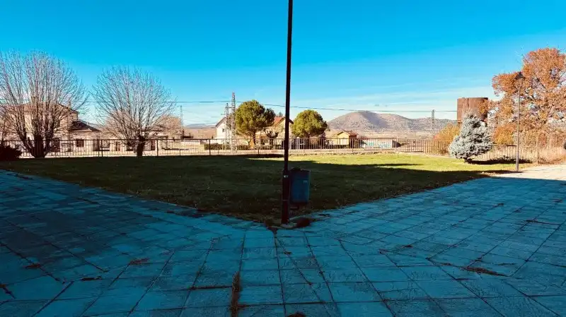 Vista exterior de Dúplex en venta en El Espinar con Calefacción, Jardín privado y Terraza