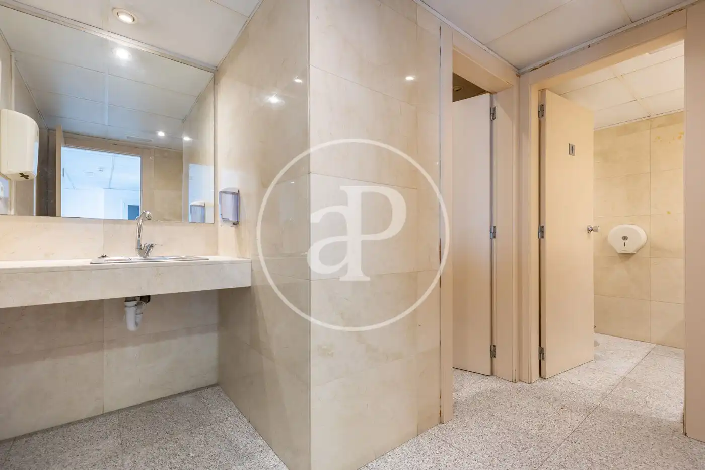 Baño de Piso en venta en Barcelona con Aire acondicionado