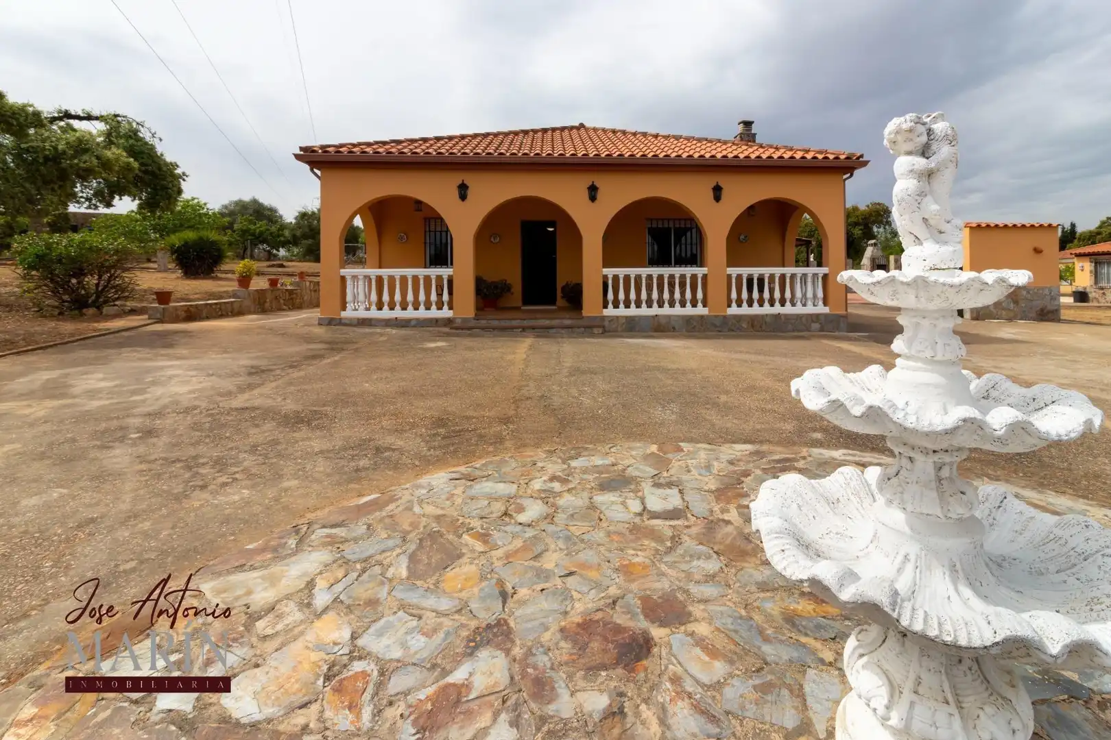 Vista exterior de Casa o chalet en venta en Badajoz con Aire acondicionado, Jardín privado y Piscina