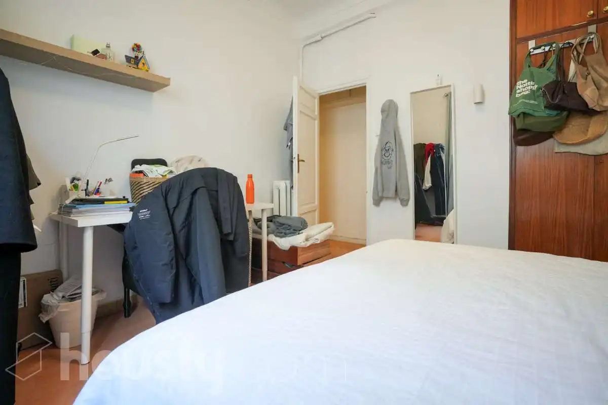 Dormitori de Pis en venda en Madrid amb Calefacció, Parquet i Moblat
