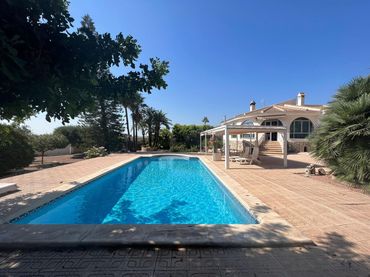 Chalet con piscina en venta en Ciudad Quesada
