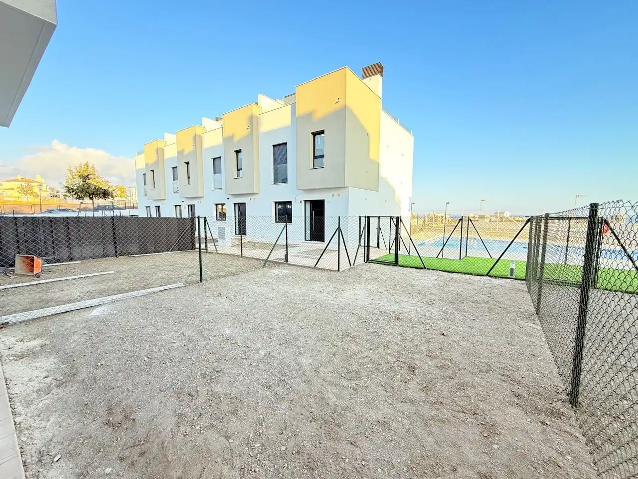 Vista exterior de Casa adosada en venta en Vélez-Málaga con Jardín privado y Piscina comunitaria