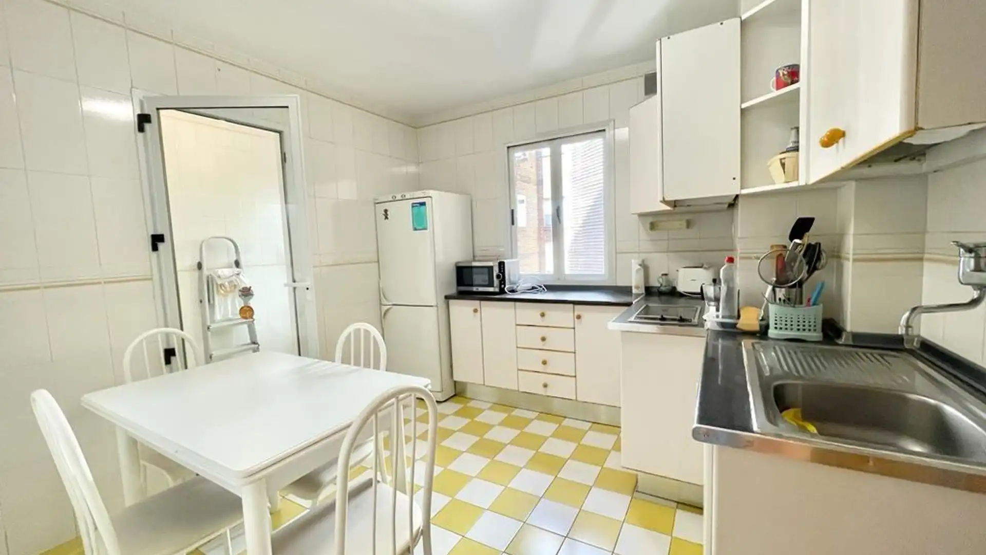 Cocina de Piso de alquiler en  Granada Capital con Terraza y Amueblado