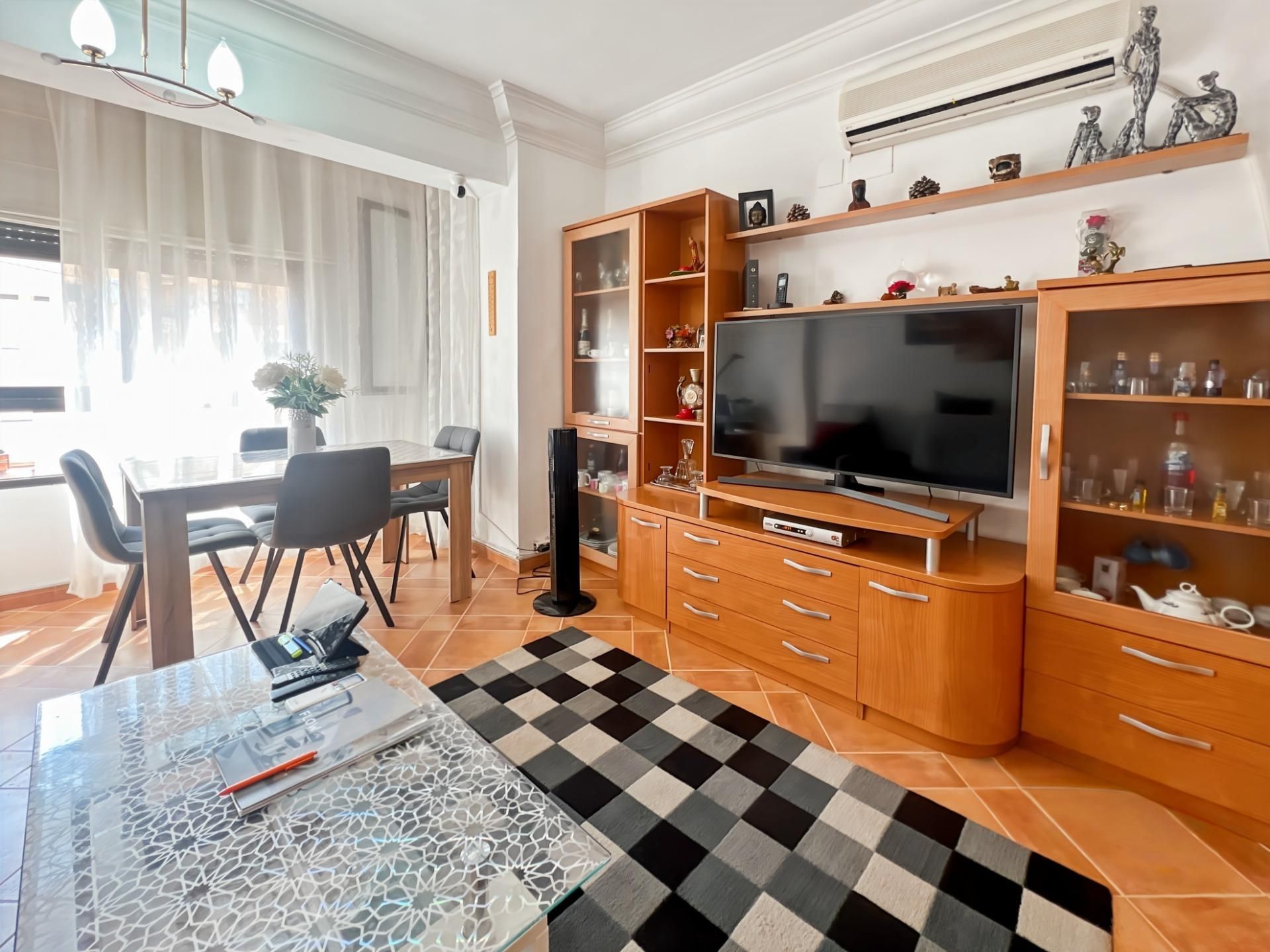 Sala de estar de Piso en venta en Castellón de la Plana / Castelló de la Plana con Aire acondicionado, Calefacción y Trastero
