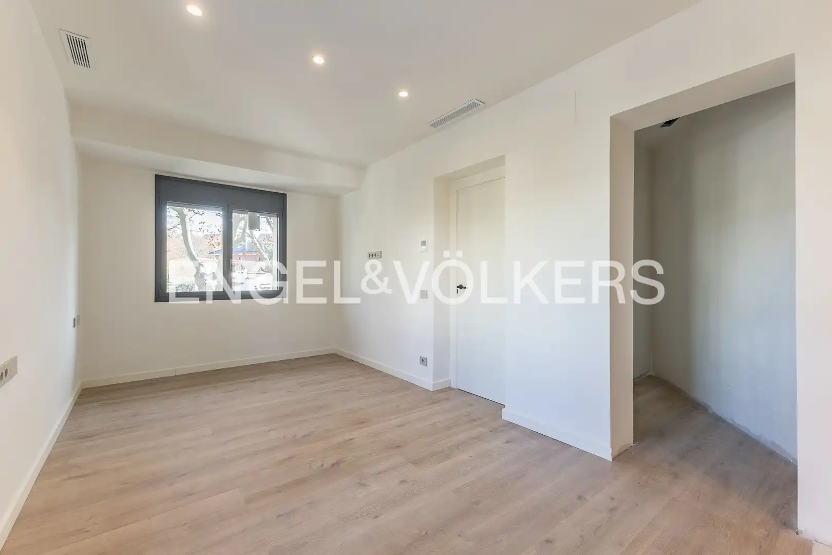 Habitación de Casa o chalet en venta en Sant Cugat del Vallès con Calefacción, Jardín privado y Parquet