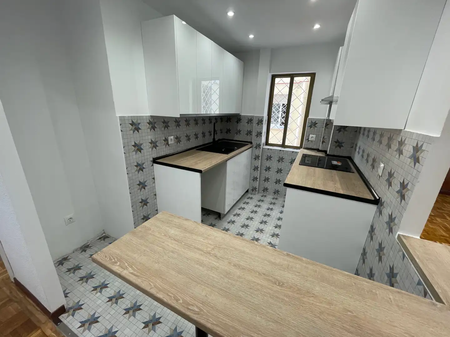 Kitchen of Flat for rent in Madrid  with Air Conditioner, Heating and Parquet flooring