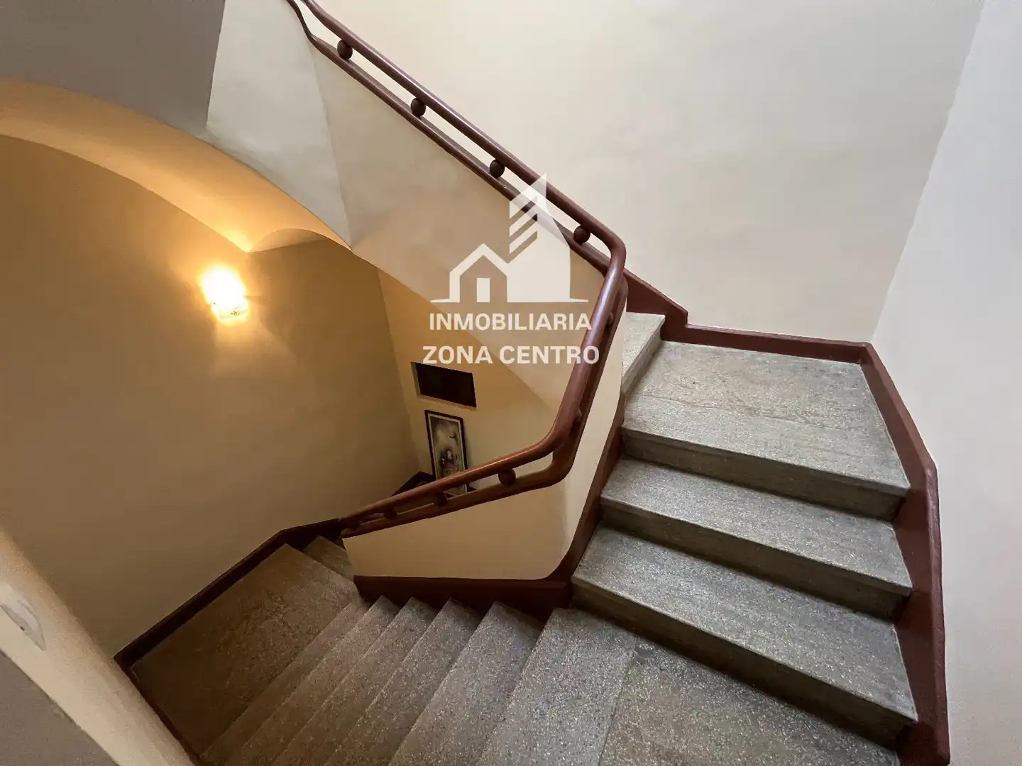 Casa adosada en venta en Sahagún con Calefacción y Amueblado