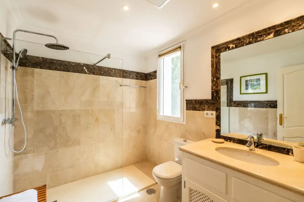 Bathroom of Commercial properties for sale in Istán, Málaga