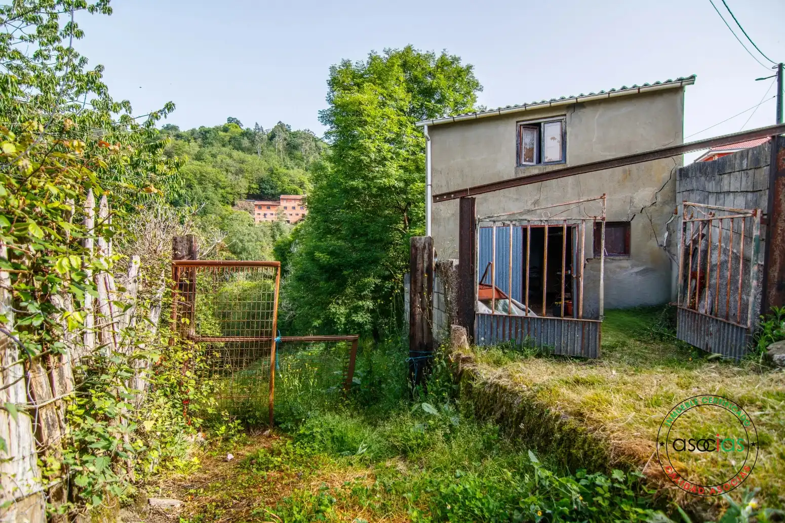 Casa o xalet en venda en San Martín del Rey Aurelio amb Calefacció, Jardí privat i Terrassa
