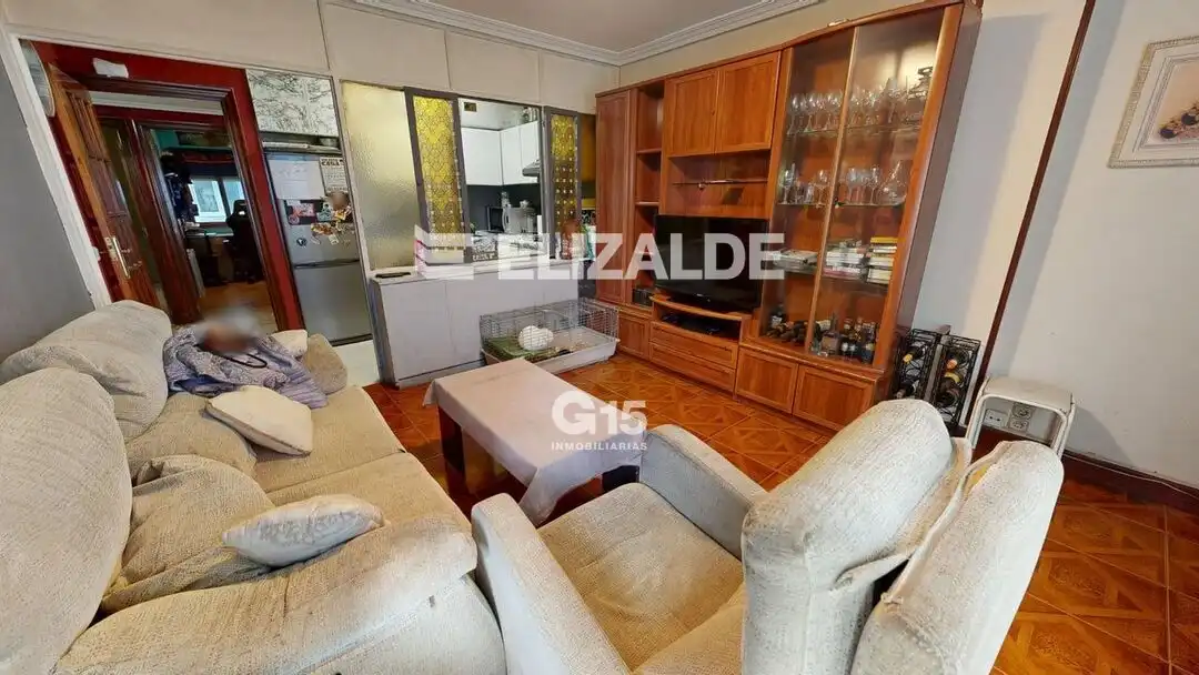 Sala d'estar de Pis en venda en Donostia - San Sebastián  amb Calefacció, Traster i Balcó