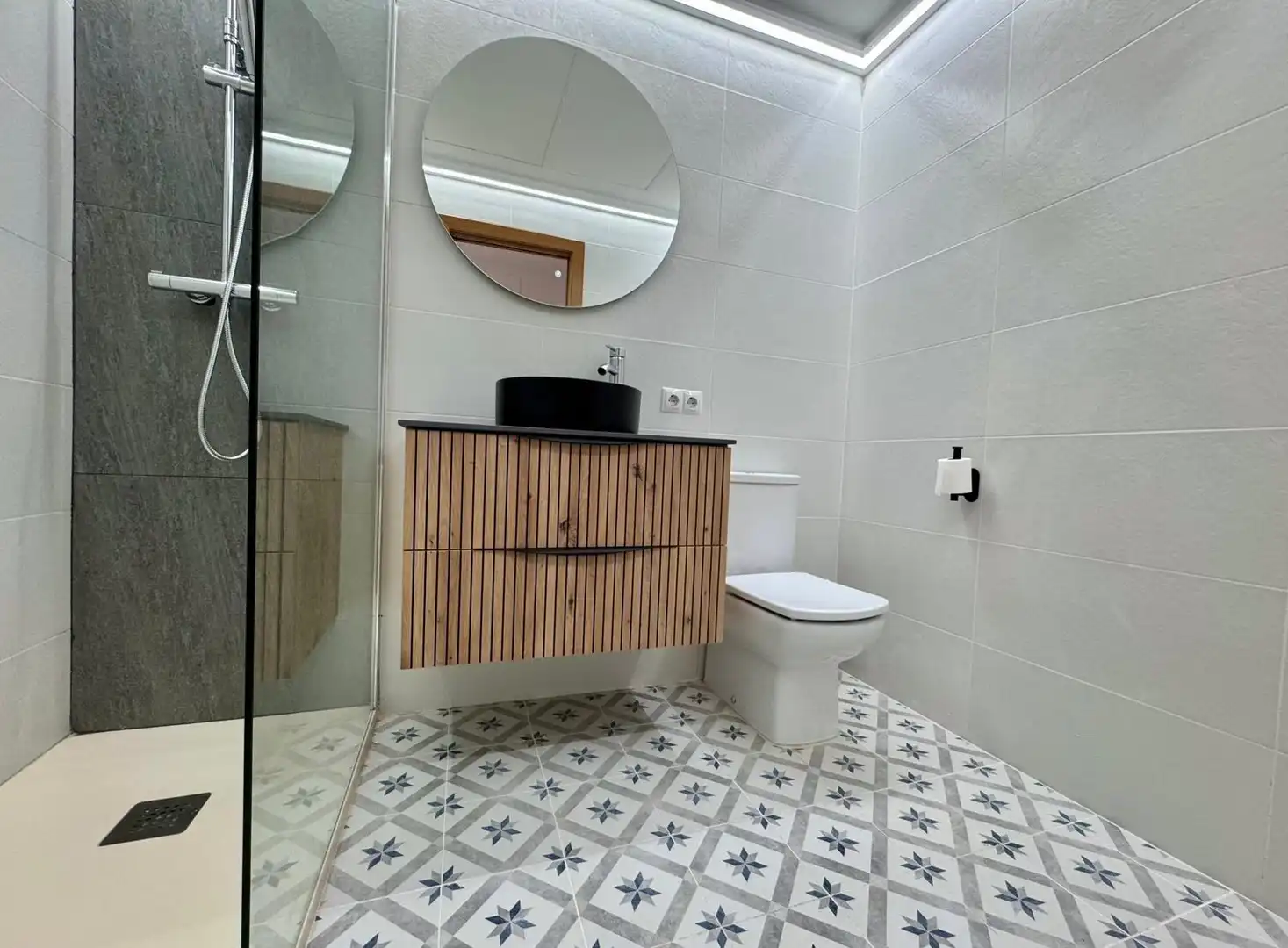 Bathroom of Apartments for sale in Benidorm  with Terrace, Storage room and Furnished