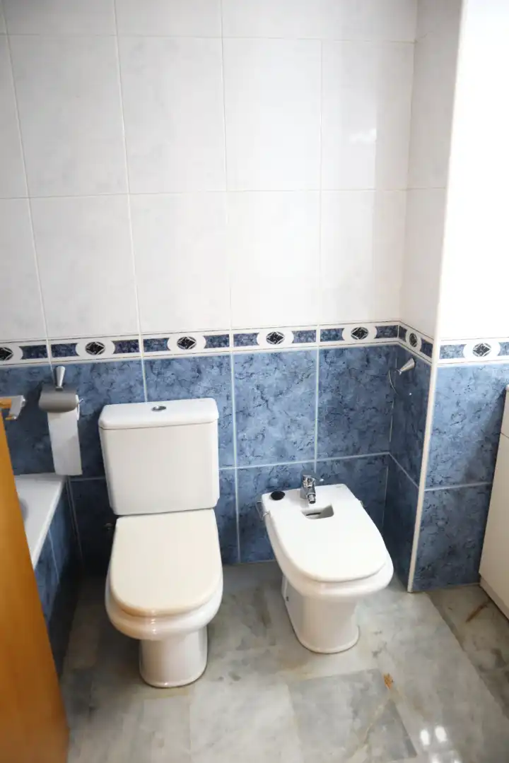 Bany de Pis en venda en Montcada i Reixac amb Calefacció, Terrassa i Balcó