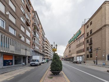 Local comercial en venta en Calle Acera del Darro 74