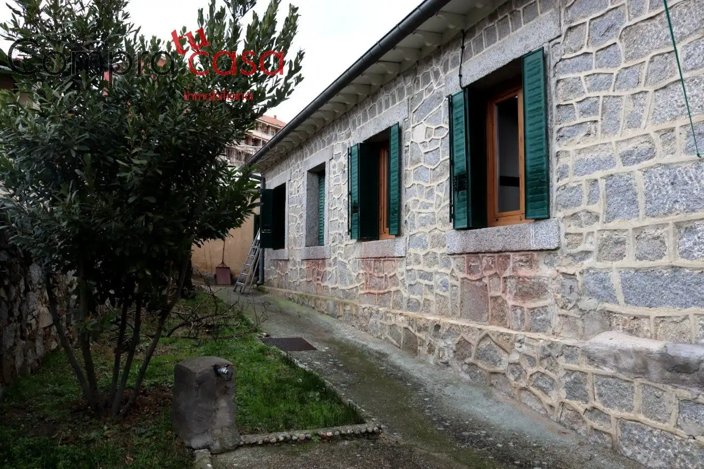 Vista exterior de Casa o xalet en venda en Segovia amb Calefacció, Jardí privat i Terrassa